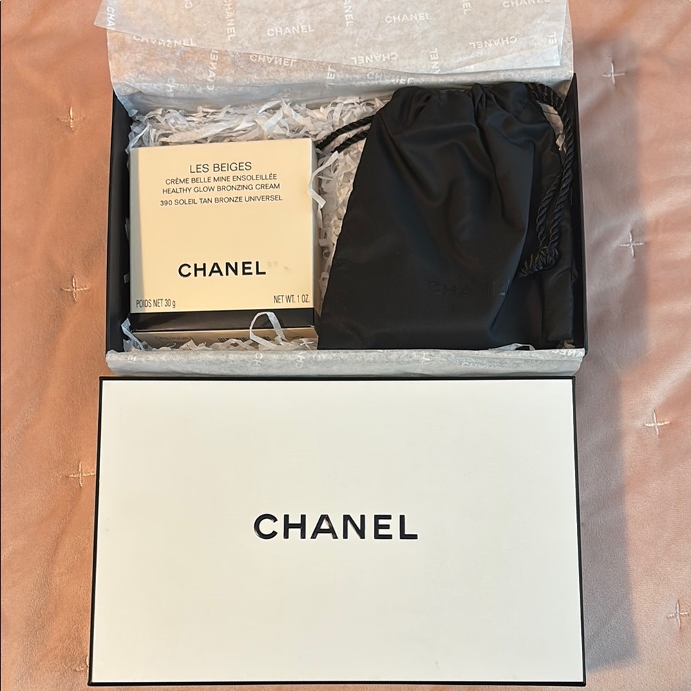 CHANEL Les Beiges Bronzing Cream with Black Pouch